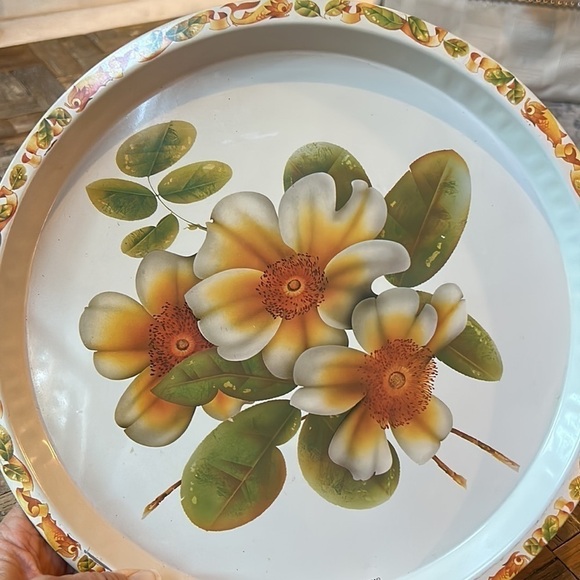 Floral Vintage Round Metal Tray Made In England - Picture 3 of 7